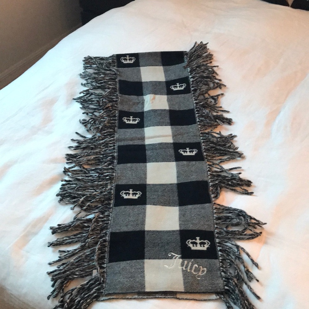 Juicy Counture scarf